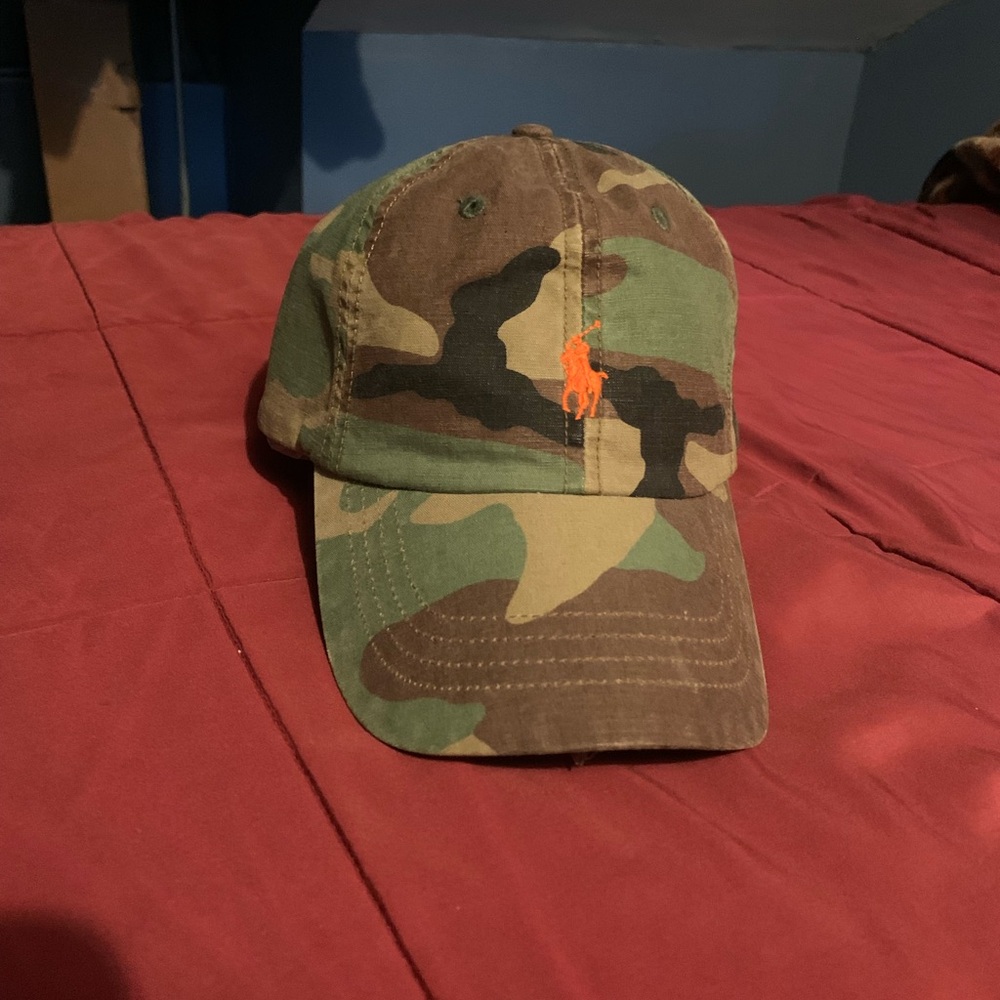 Polo camo strap back with orange pony